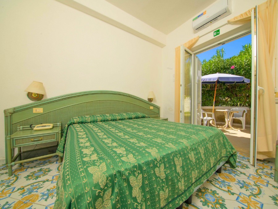 Offerta Benessere Ischia Hotel Colella Forio Tre Stelle Cure Termali Piscine e Soggiorno 7 Notti