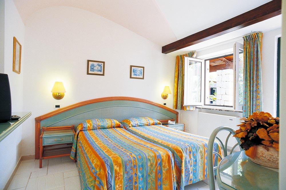 Maggio Hotel Carlo Magno Offerta Lastminute 4 Stelle Forio Piscine Vista Mare e Trattamenti Benessere