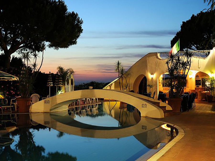 Benessere Ottobre Ischia Lastminute Hotel Villa Teresa Forio Piscine Terme Vacanza Spiaggia Tre Stelle