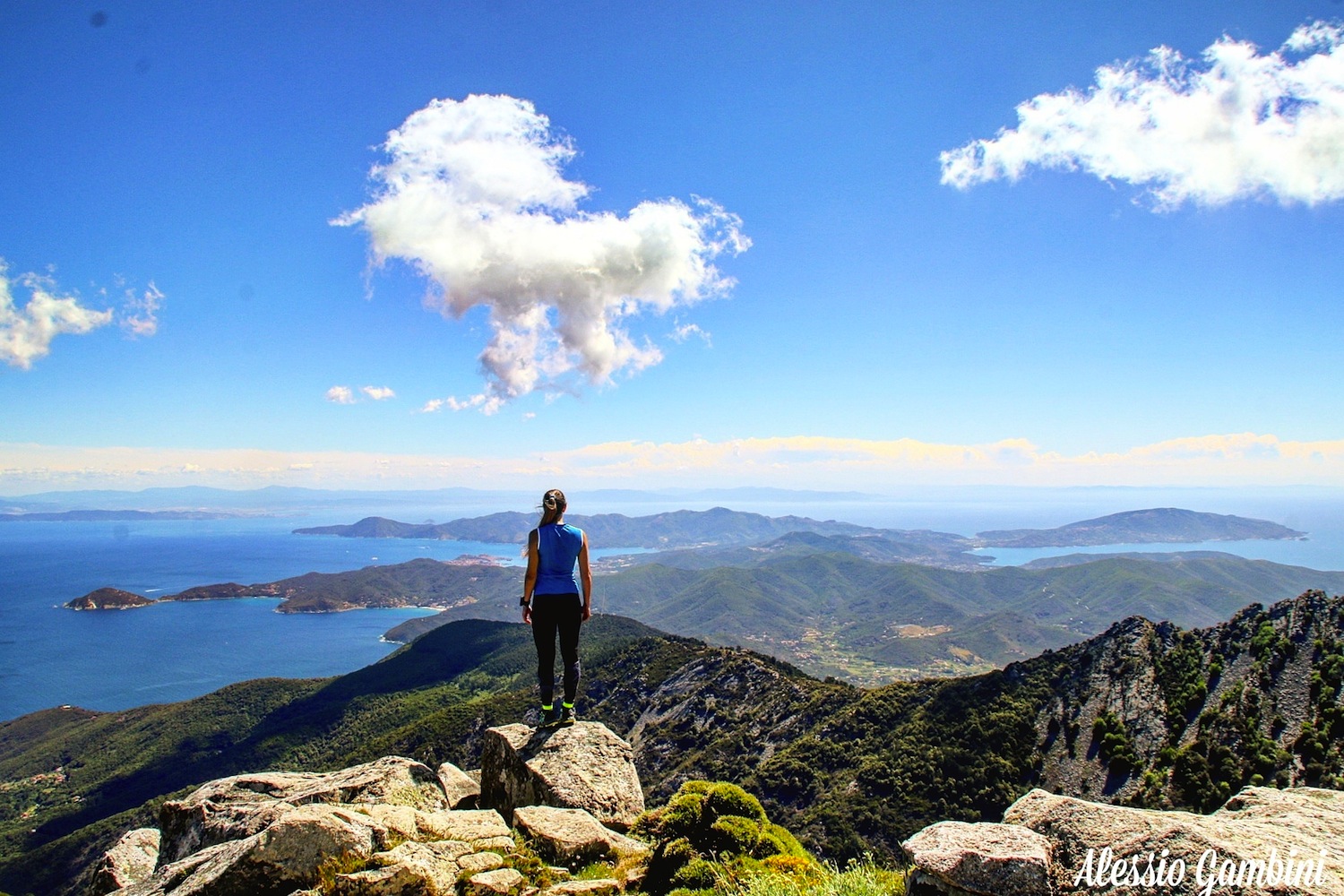 ELBA e PIANOSA Trekking fra macchia e mare cristallino