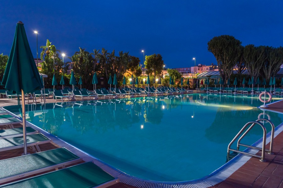 Offerta Ischia Hotel 4 stelle con Piscine e terme interne a giugno vicino al mare ed in centro